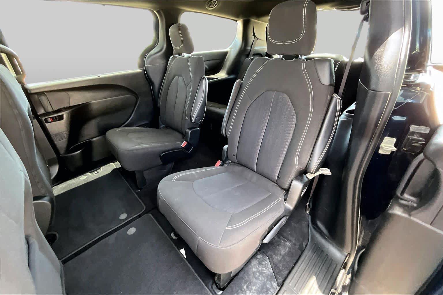 Used 2021 Chrysler Pacifica Touring w/ S Appearance Package FWD image 20