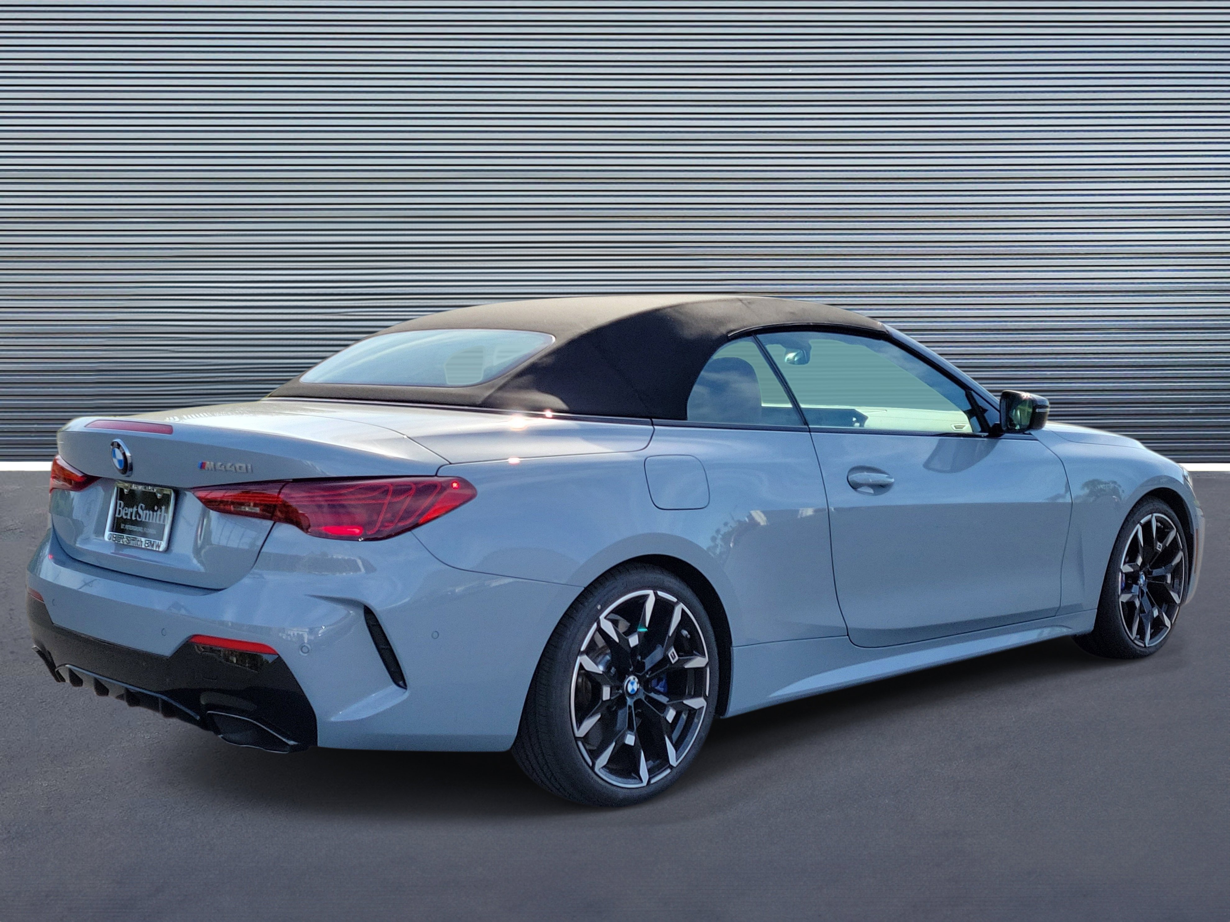 Used 2026 BMW M440i Convertible image 3