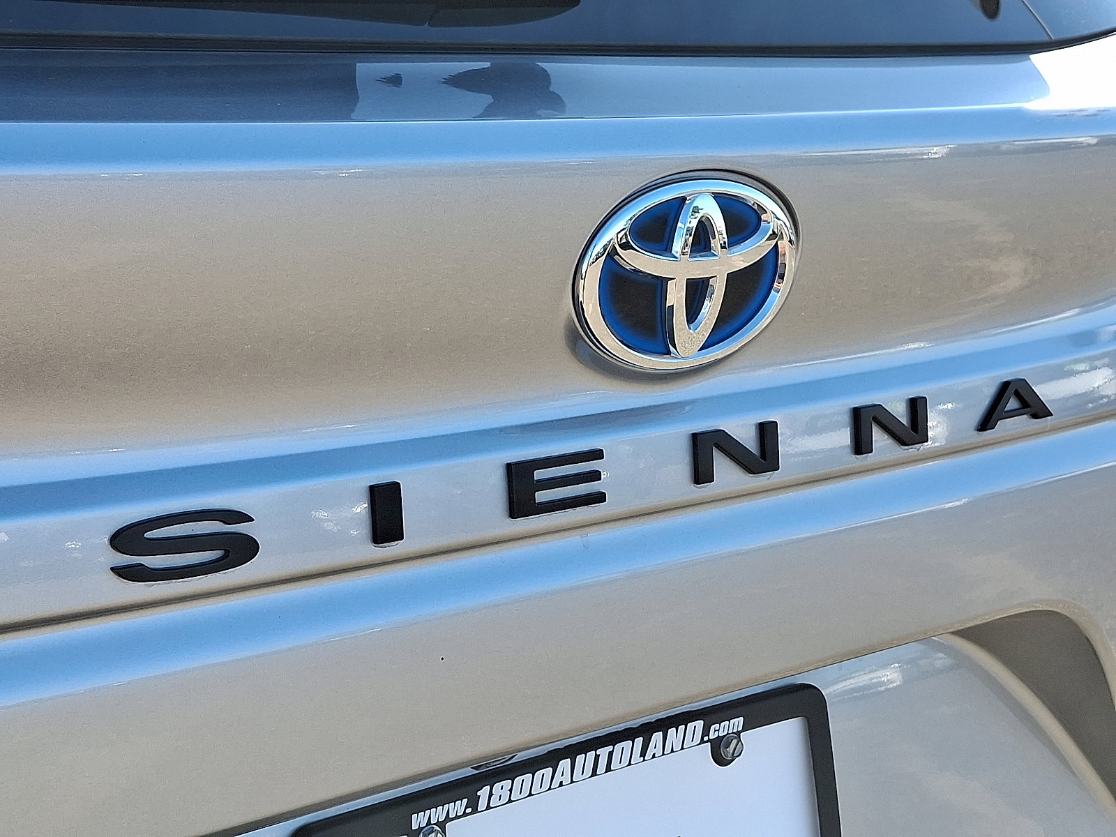 Certified 2024 Toyota Sienna XLE image 29
