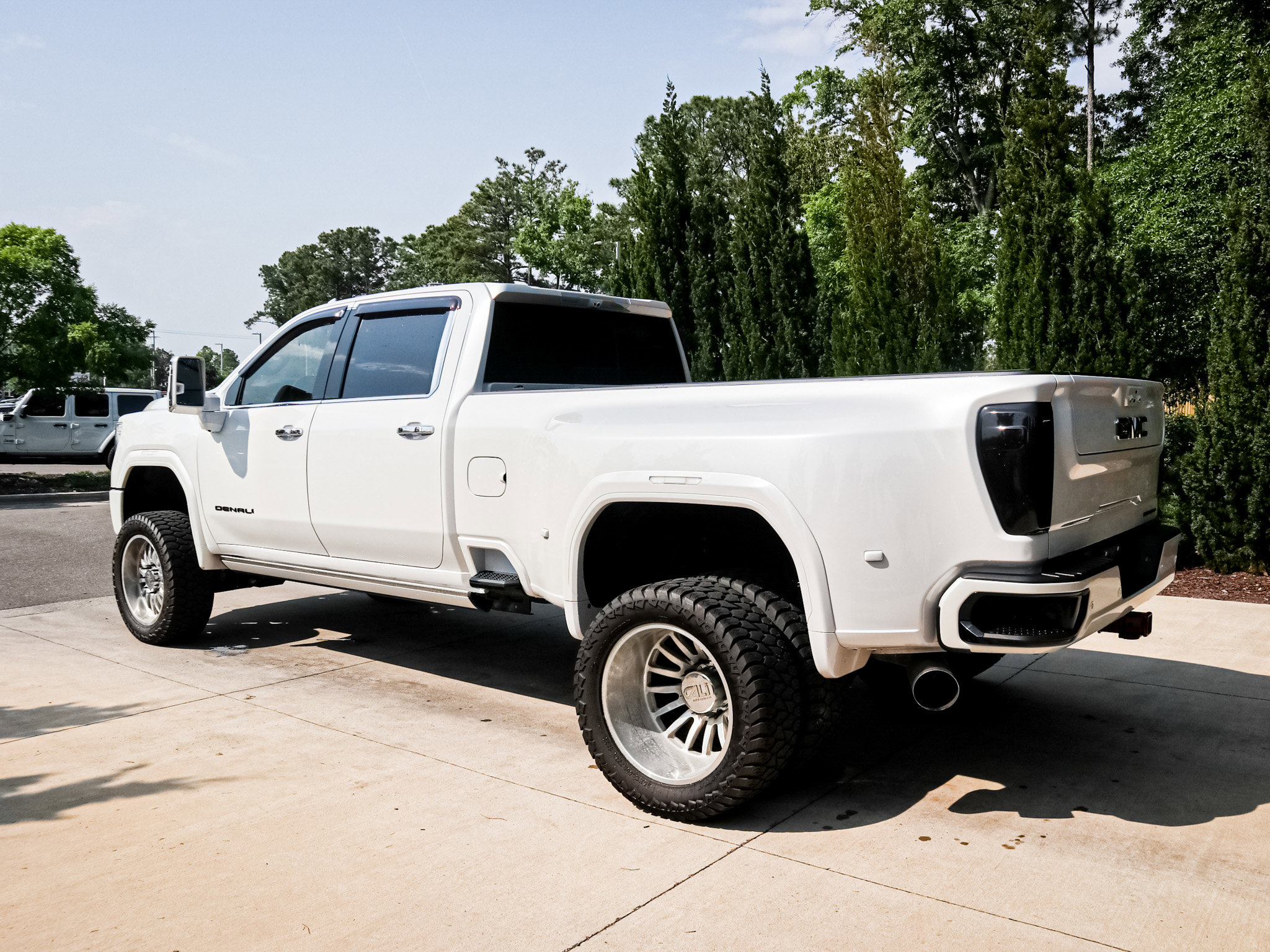 Used 2021 GMC Sierra 3500 Denali w/ Denali Ultimate Package AWD/4WD image 7