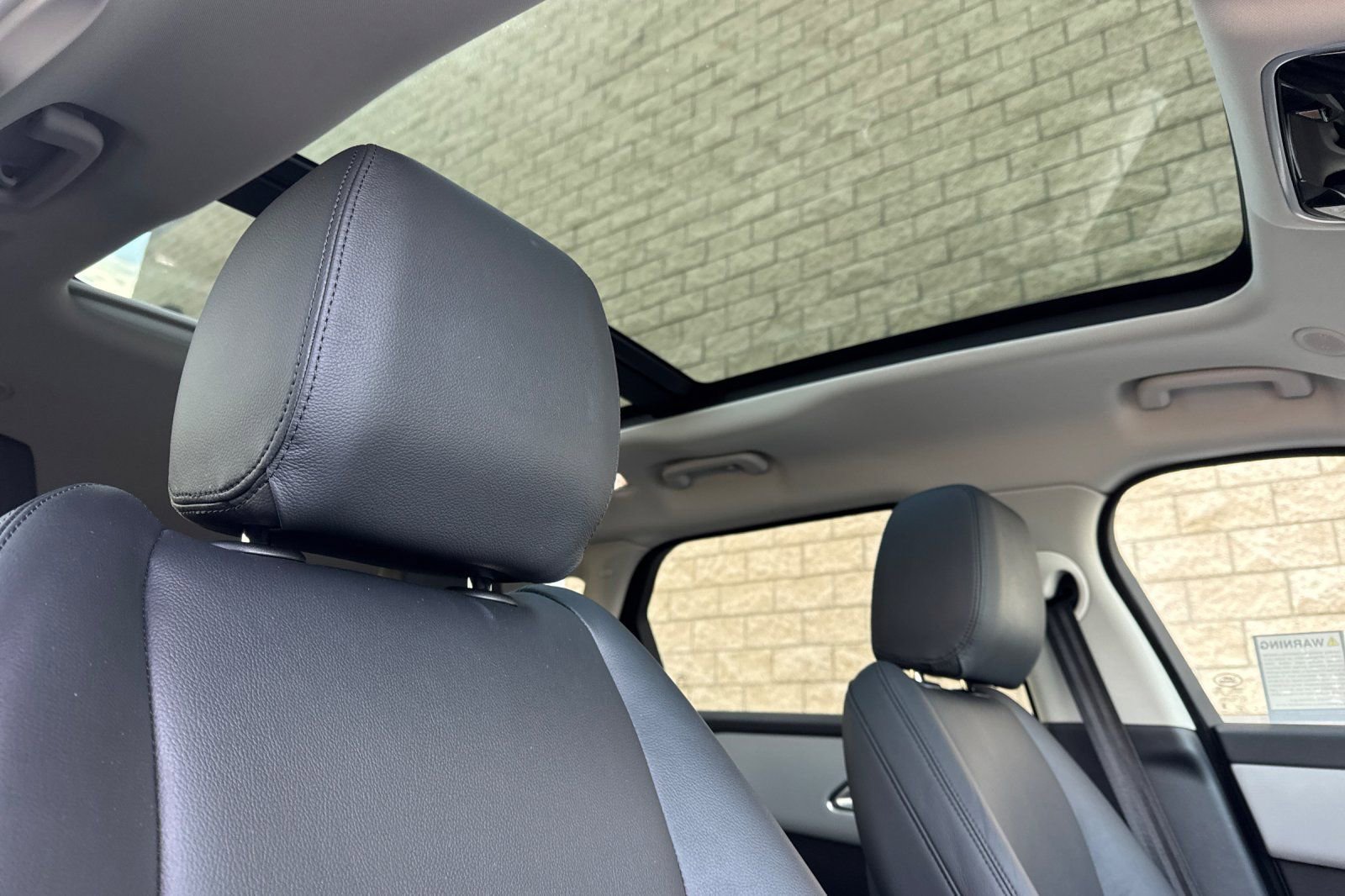 Used 2025 Land Rover Range Rover Velar Dynamic SE image 18