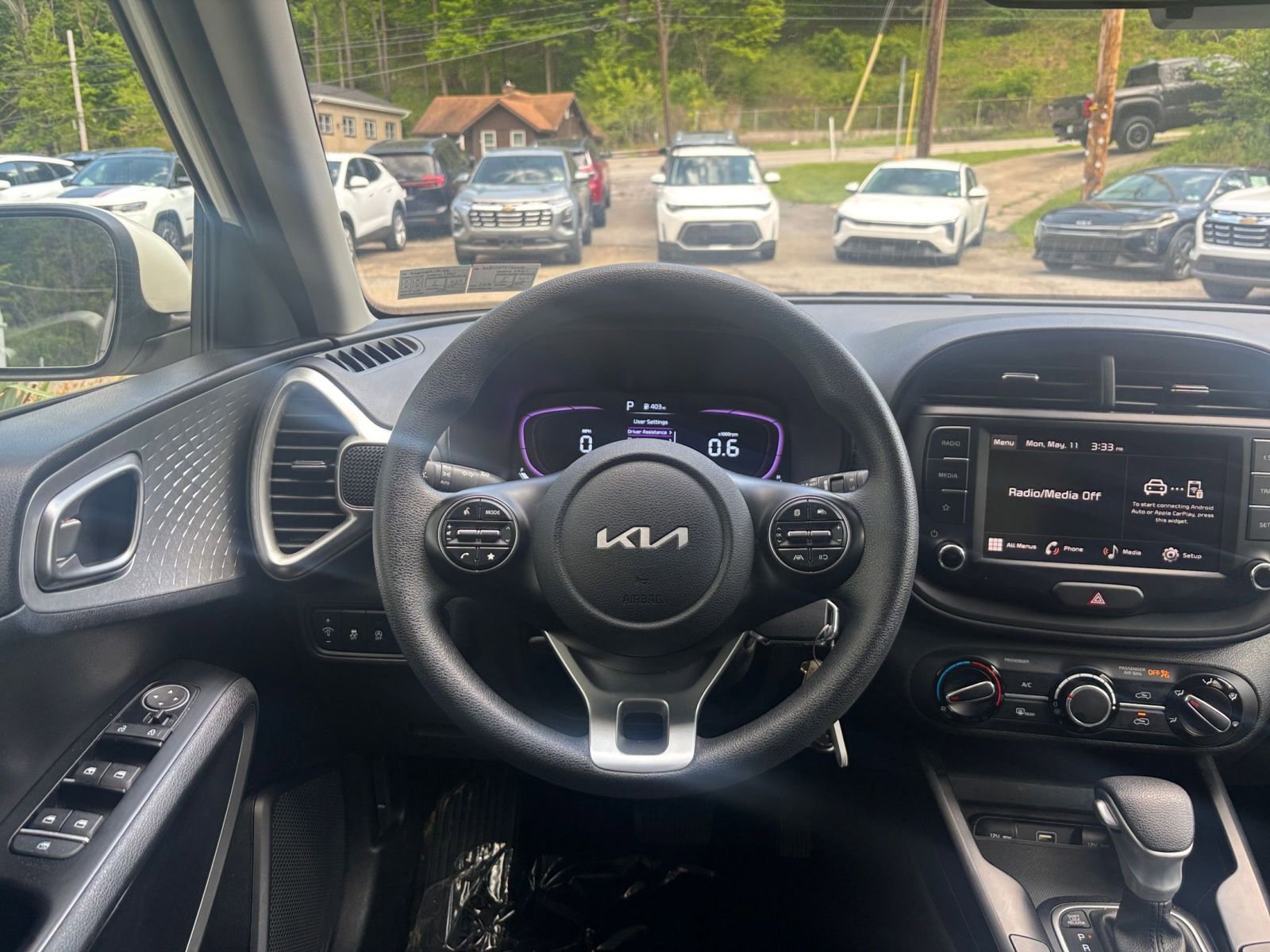 Used 2025 Kia Soul LX w/ LX Technology Package FWD image 32