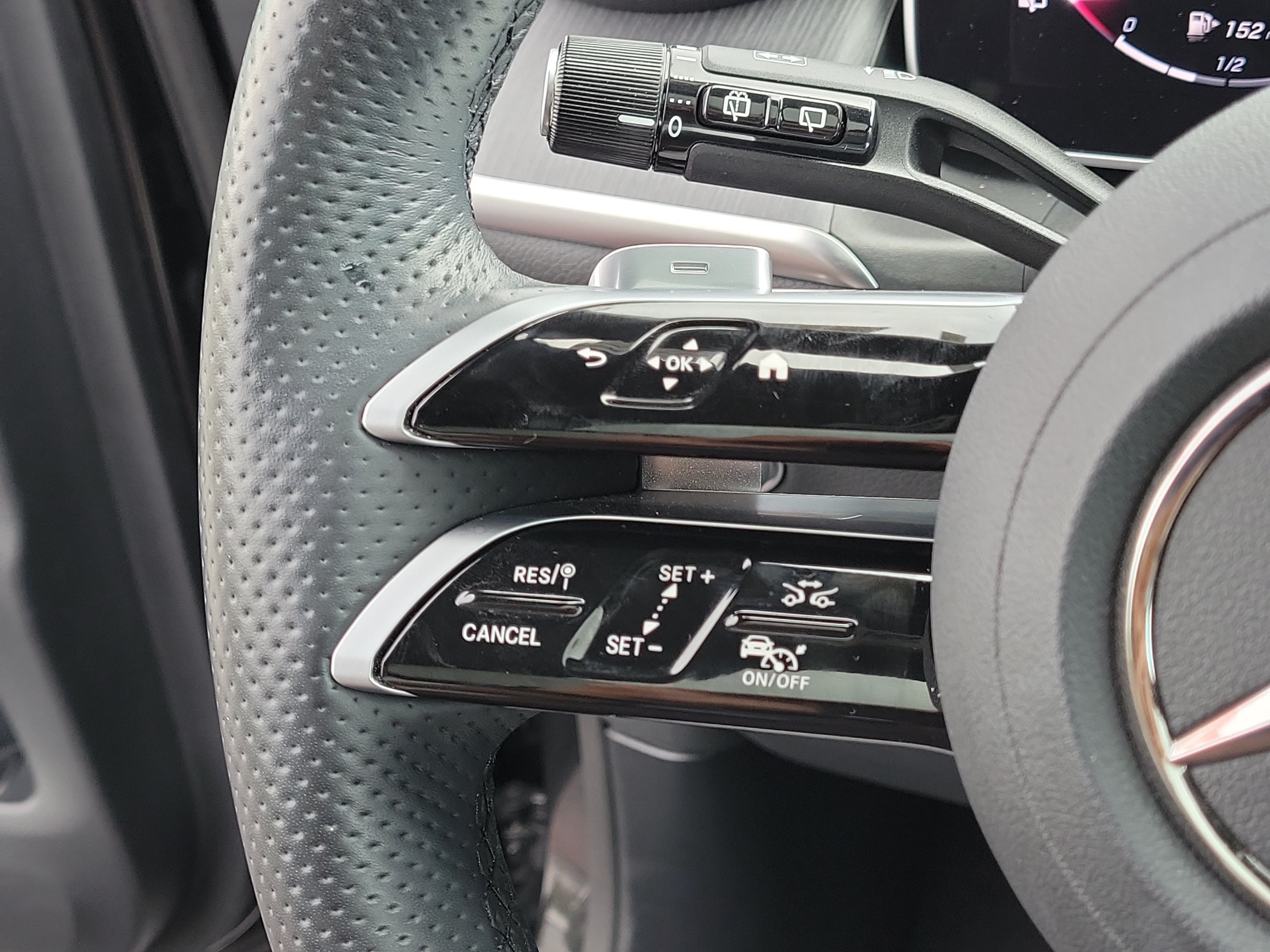 Used 2024 Mercedes-Benz GLC 300 image 28