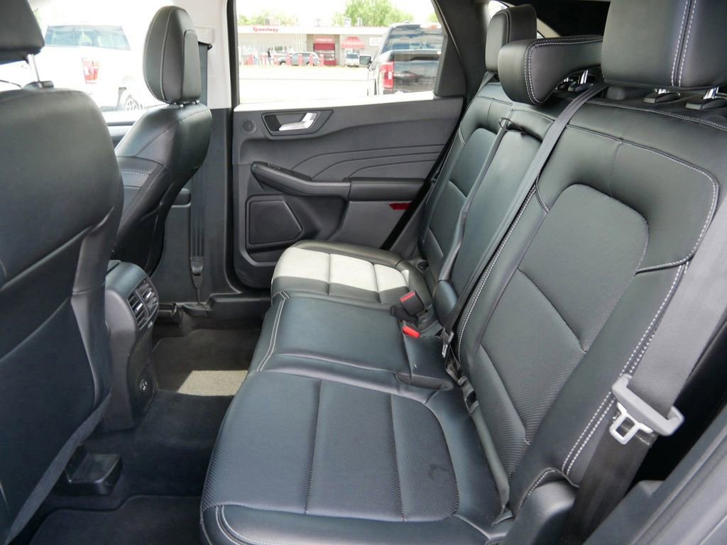Used 2022 Ford Escape SEL w/ Technology Package image 10