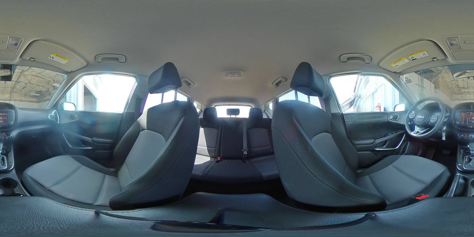 Used 2025 Kia Soul LX w/ LX Technology Package FWD image 40