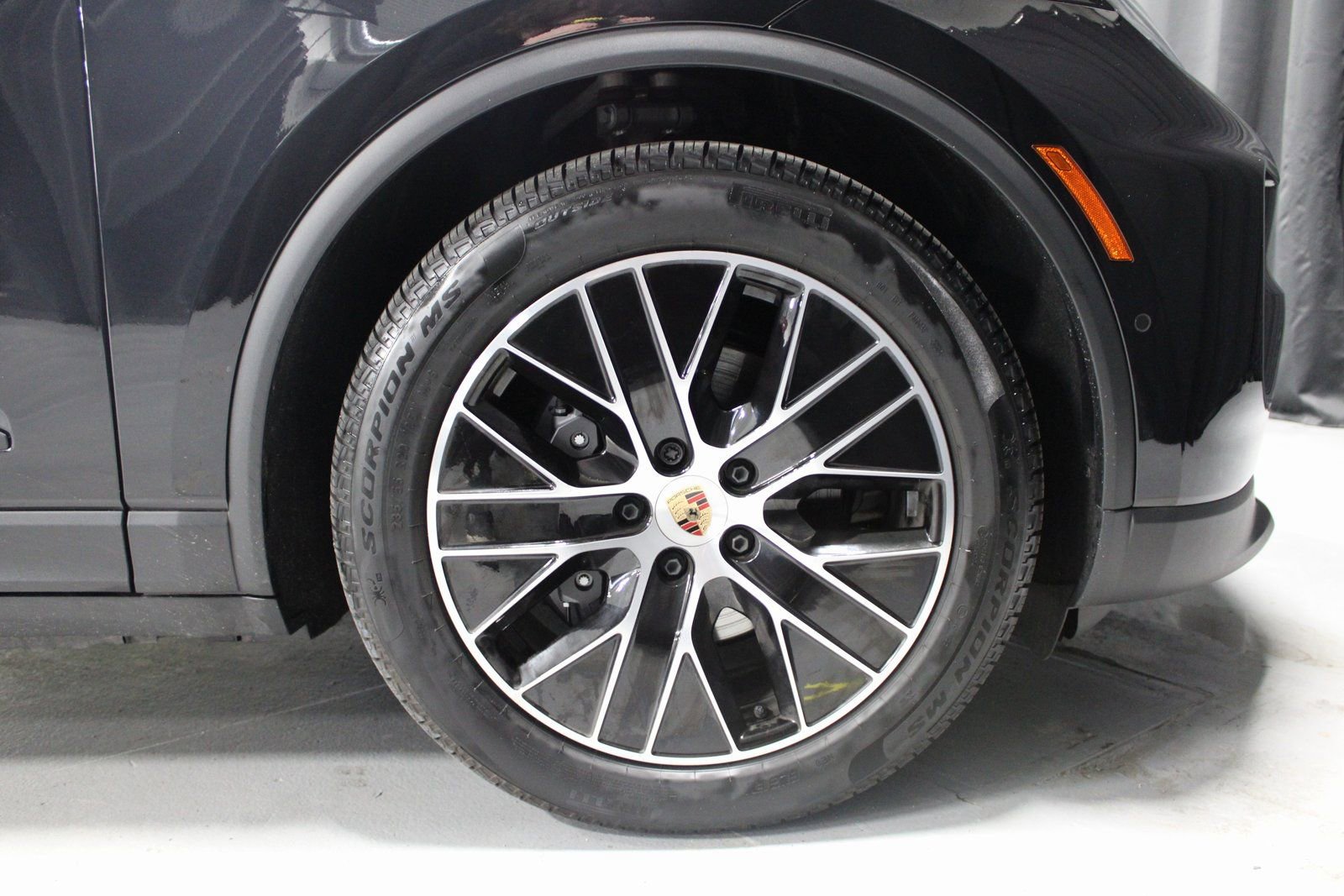 Certified 2025 Porsche Macan Electric image 17