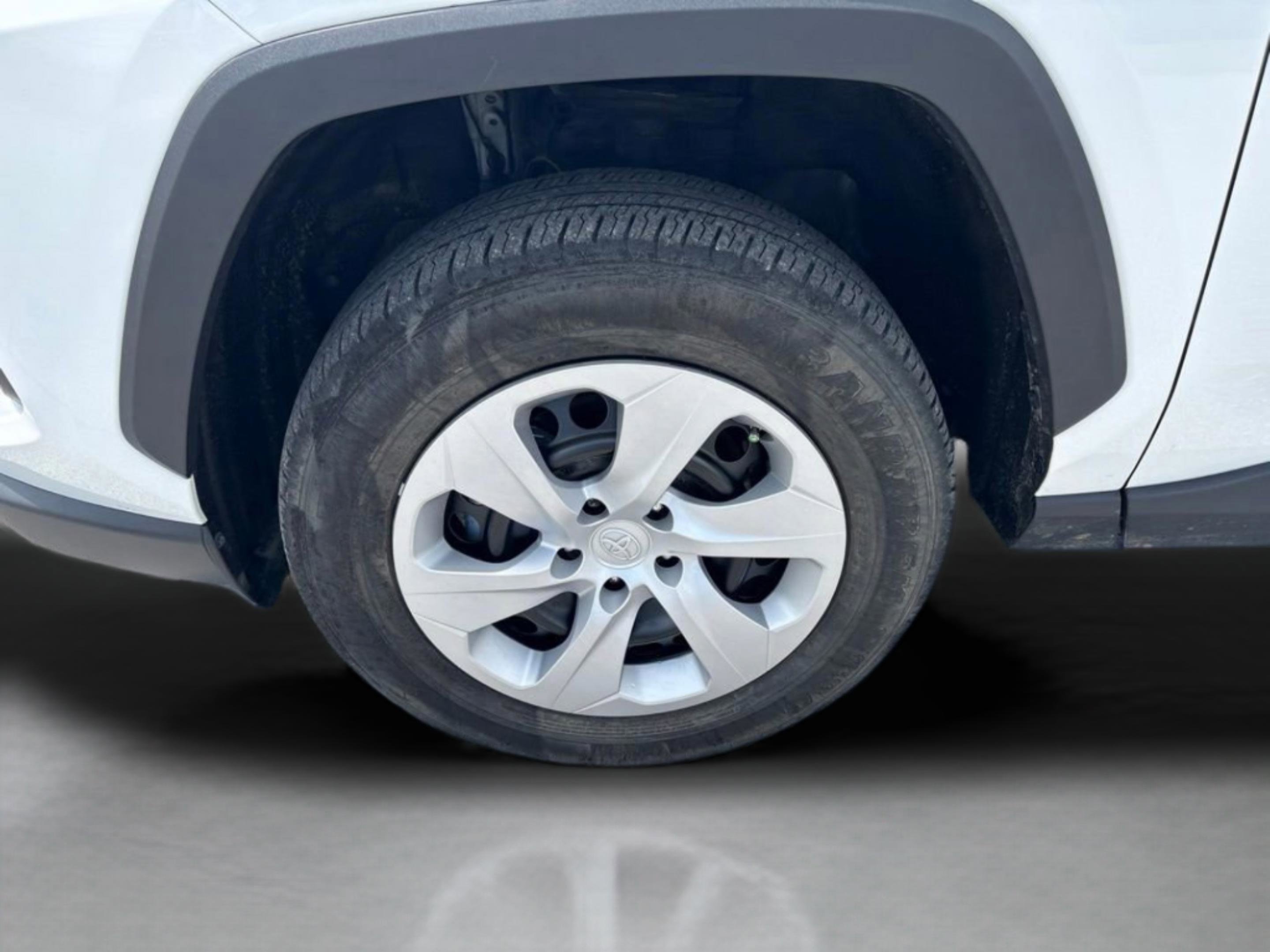 Used 2025 Toyota RAV4 LE FWD image 39