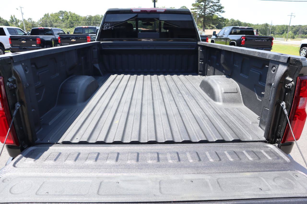 Used 2022 Chevrolet Silverado 3500 LTZ w/ LTZ Convenience Package AWD/4WD image 9