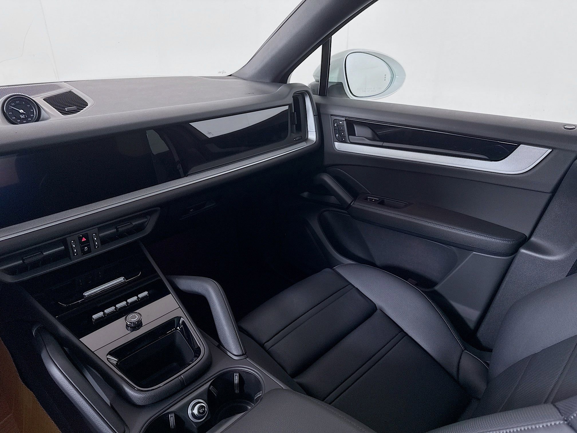 Certified 2025 Porsche Cayenne Coupe image 18
