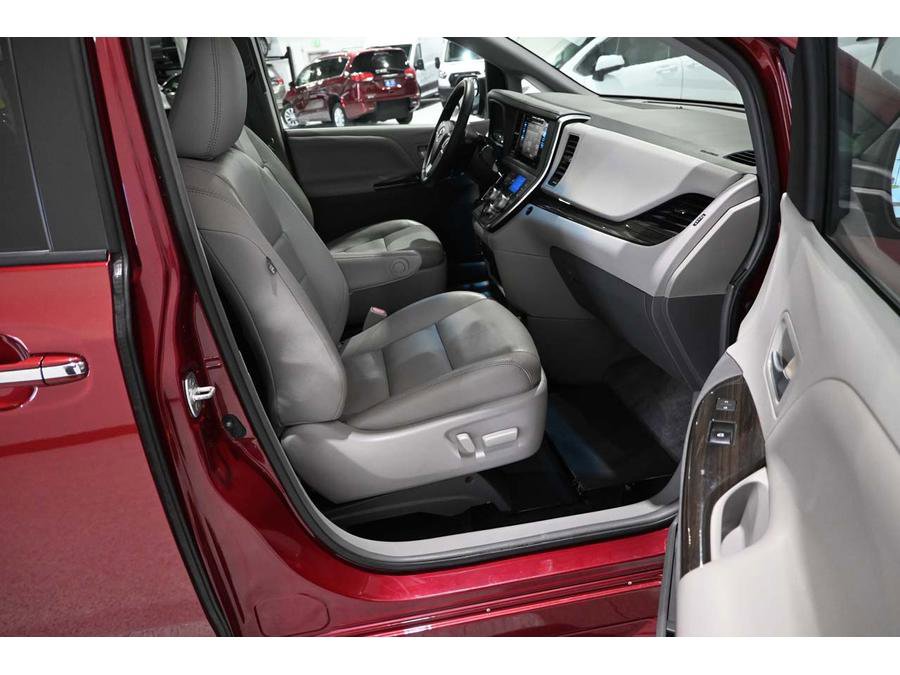 Used 2015 Toyota Sienna XLE Premium FWD image 15