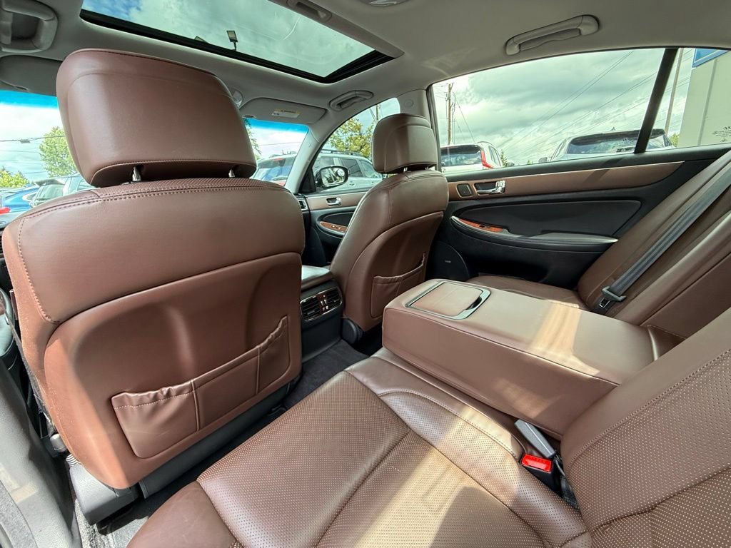 Used 2011 Hyundai Genesis 4.6 RWD image 15