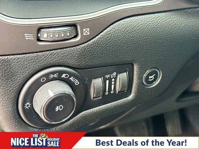 Used 2019 Jeep Cherokee Latitude Plus w/ Comfort/Convenience Group image 10