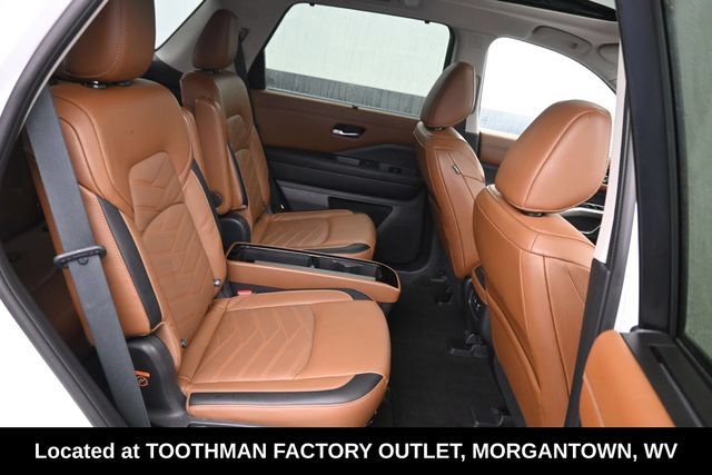 Used 2022 Nissan Pathfinder Platinum w/ Cargo Package AWD/4WD image 8