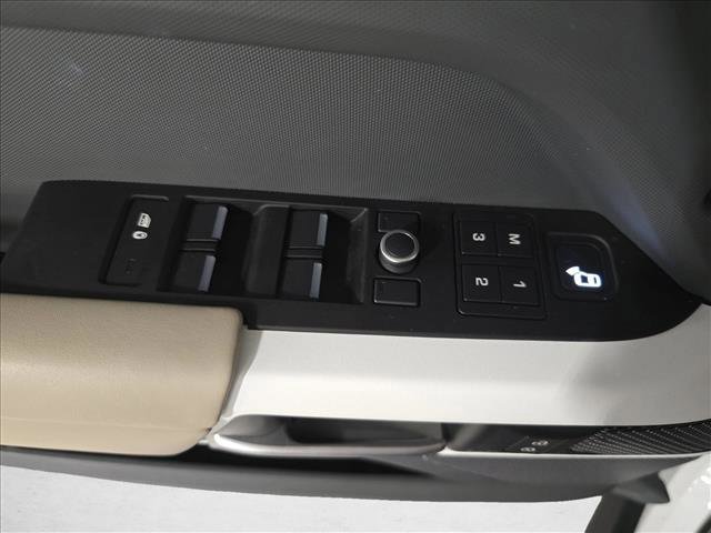 Used 2020 Land Rover Defender 110 HSE image 28