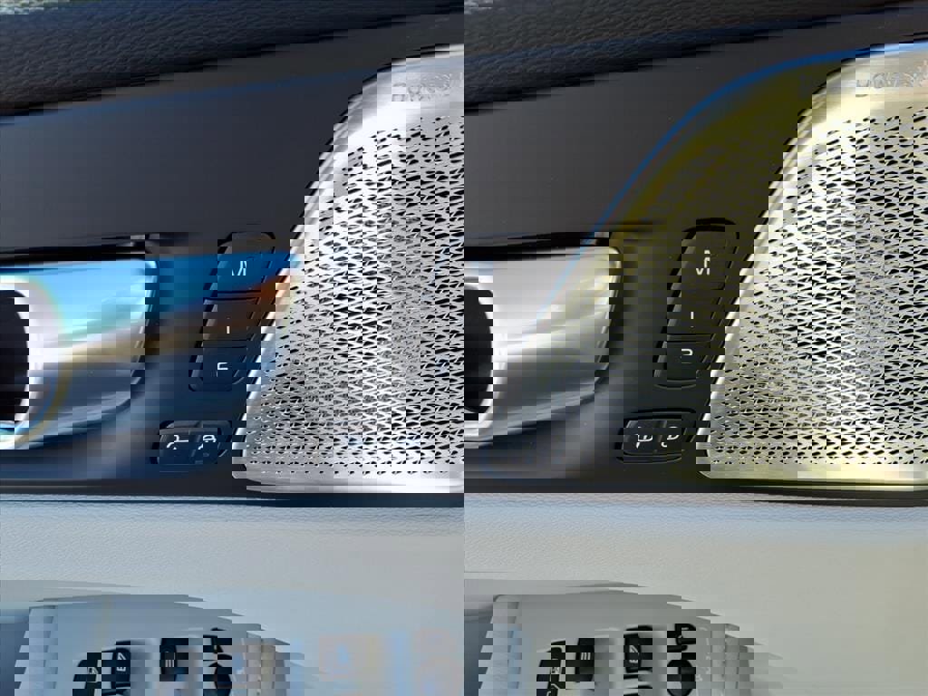 New 2026 Volvo XC60 B5 Ultra w/ Protection Package Premier image 13