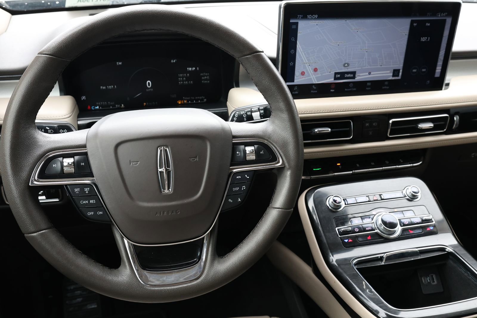 Used 2023 Lincoln Nautilus FWD w/ Premium Package image 18