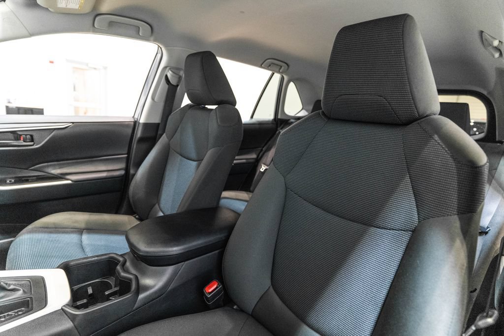 Certified 2025 Toyota RAV4 LE AWD/4WD image 6