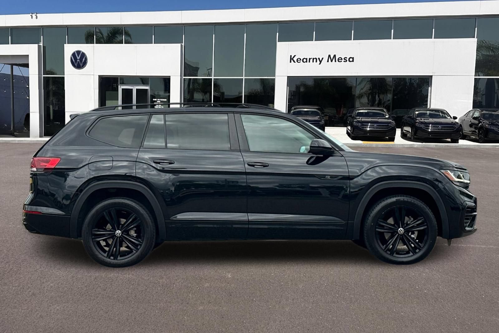 Used 2023 Volkswagen Atlas SEL R-Line AWD/4WD image 3