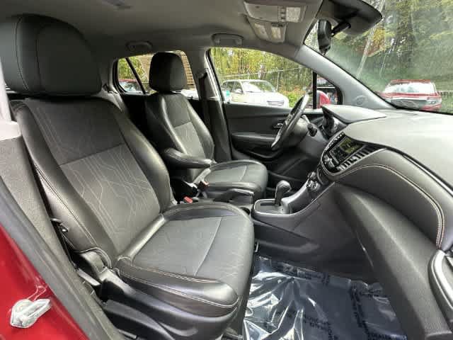 Used 2019 Chevrolet Trax LT w/ LT Convenience Package AWD/4WD image 21
