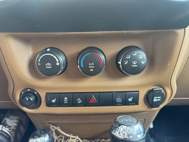 Used 2011 Jeep Wrangler Unlimited Sahara w/ Connectivity Group AWD/4WD image 14