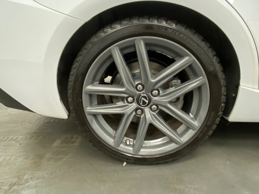 Used 2018 Lexus IS 300 AWD image 16