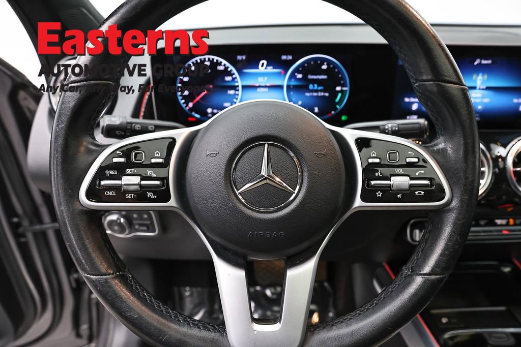 Used 2021 Mercedes-Benz GLB 250 4MATIC w/ Premium Package image 10