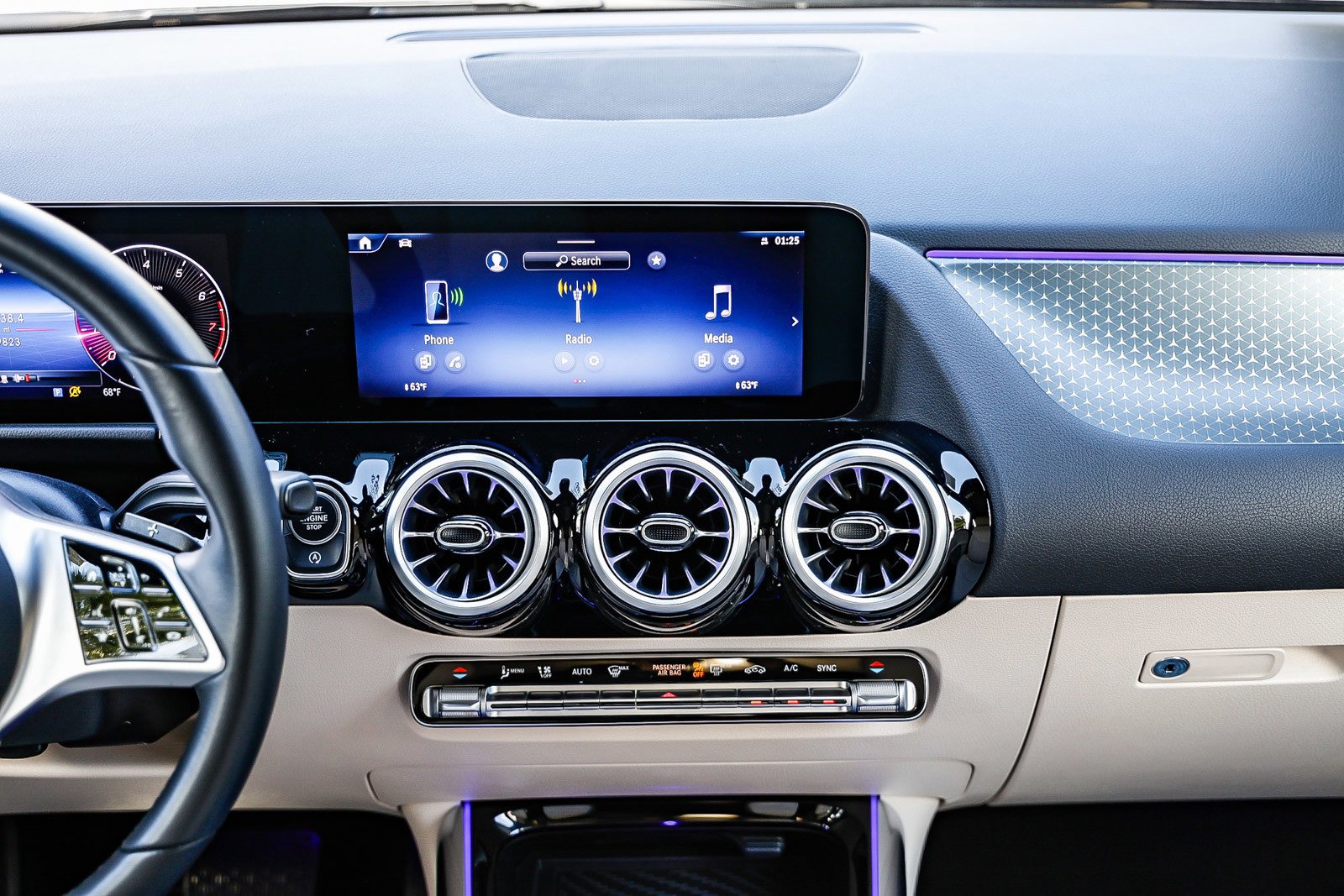 Used 2025 Mercedes-Benz GLA 250 image 11