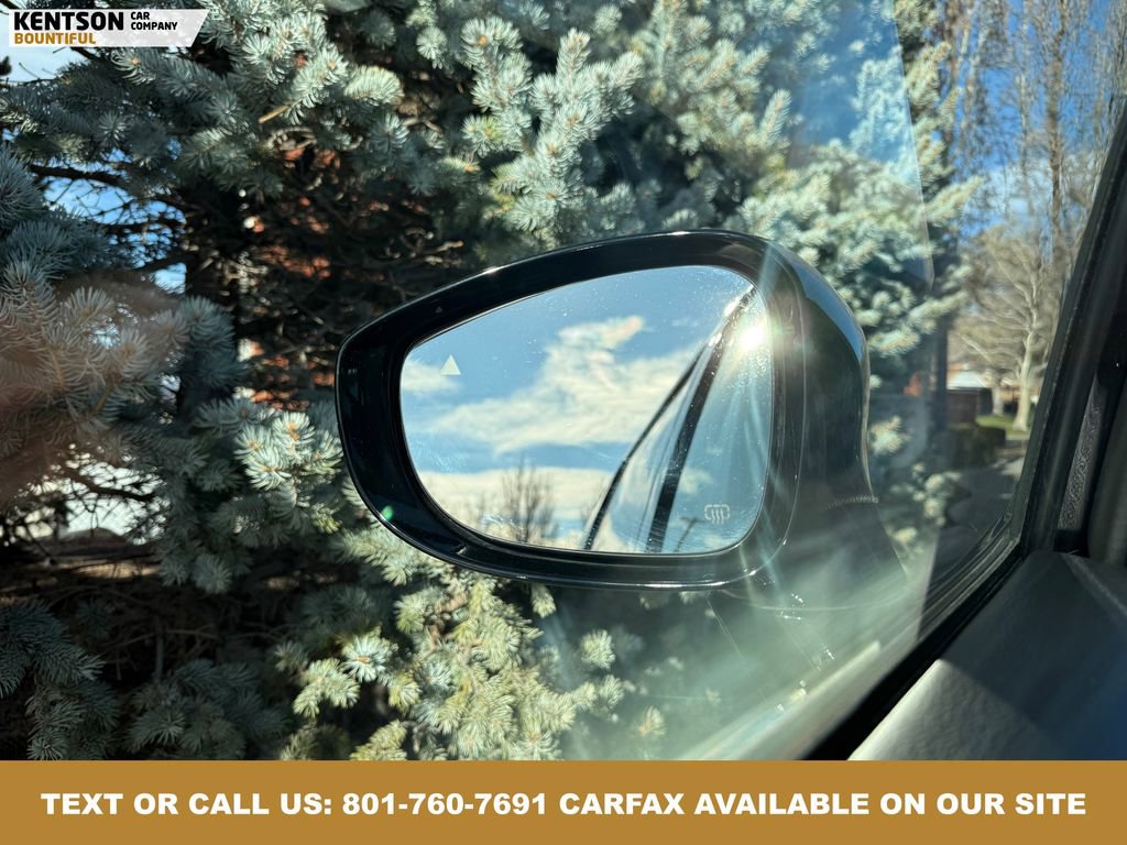 Used 2025 Chrysler Pacifica Limited image 21