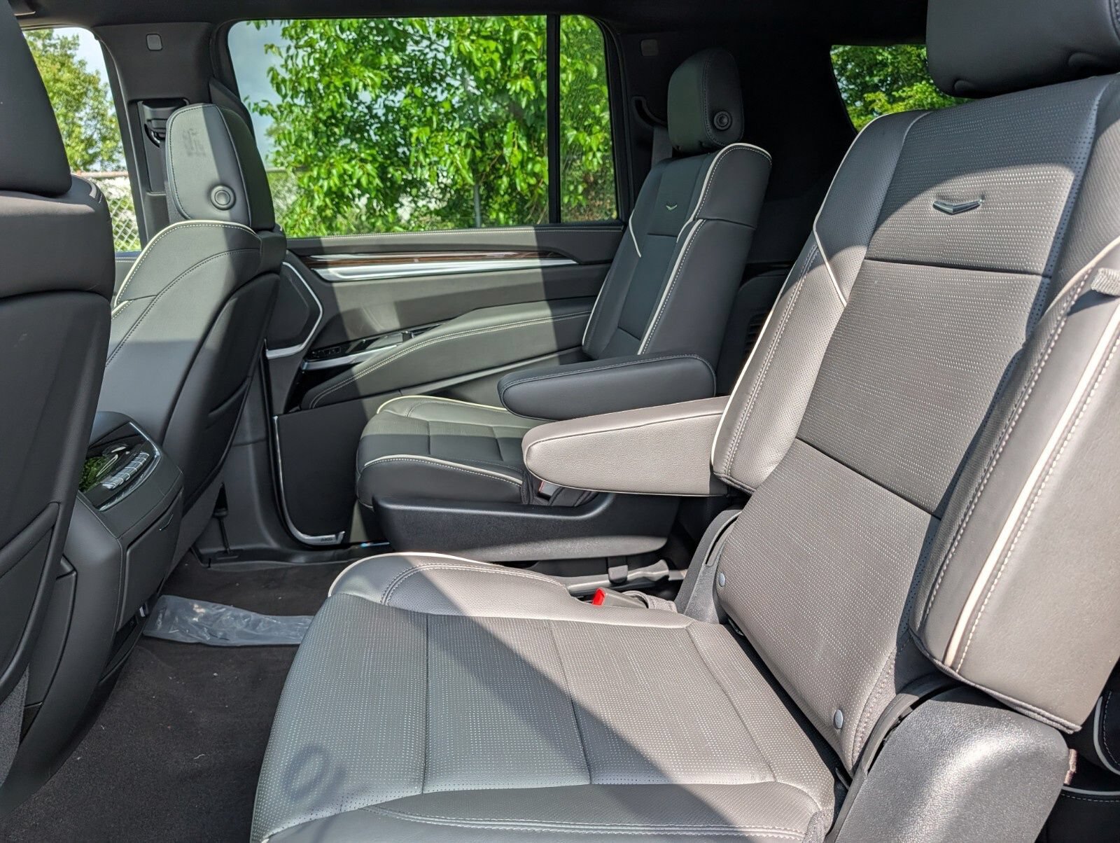 New 2026 Cadillac Escalade ESV Luxury w/ Touring Package AWD/4WD image 29
