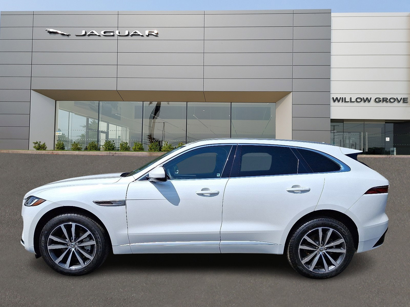Used 2025 Jaguar F-PACE R-Dynamic S image 6