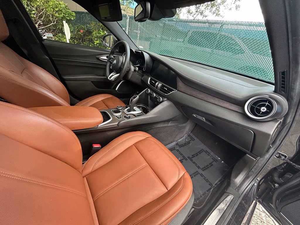 Used 2022 Alfa Romeo Giulia Ti RWD image 28