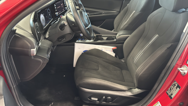 Used 2022 Hyundai Elantra SEL w/ Convenience + Premium Package FWD image 9