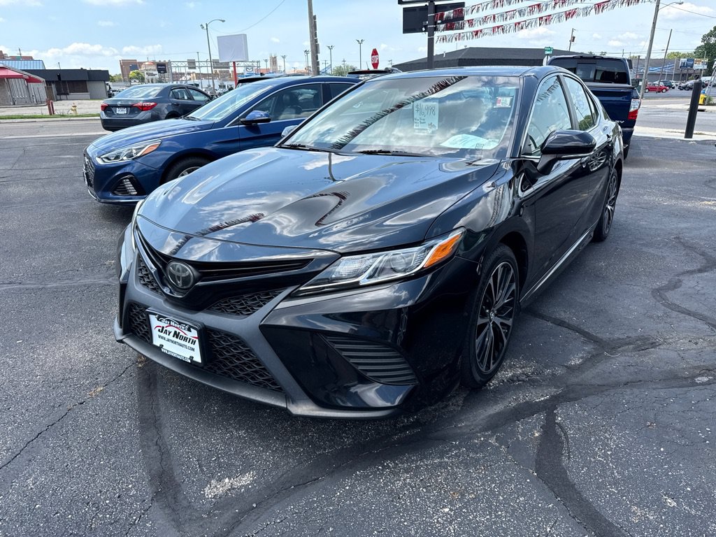 Used 2018 Toyota Camry SE w/ Convenience Package FWD image 3