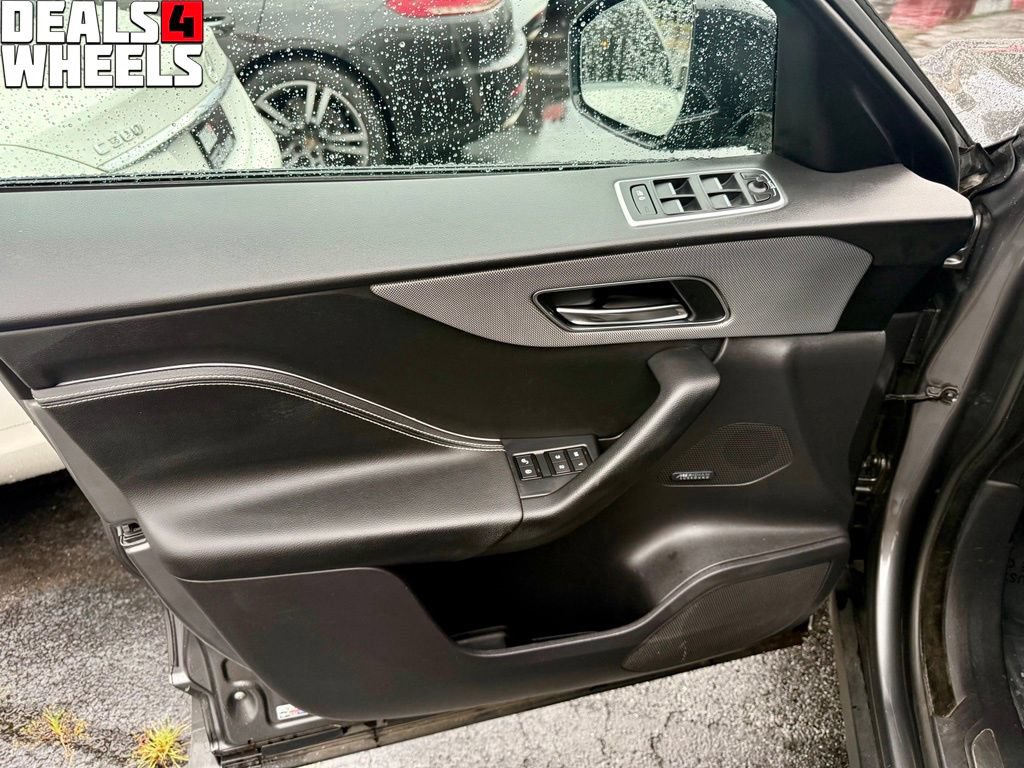 Used 2019 Jaguar F-PACE S AWD/4WD image 12