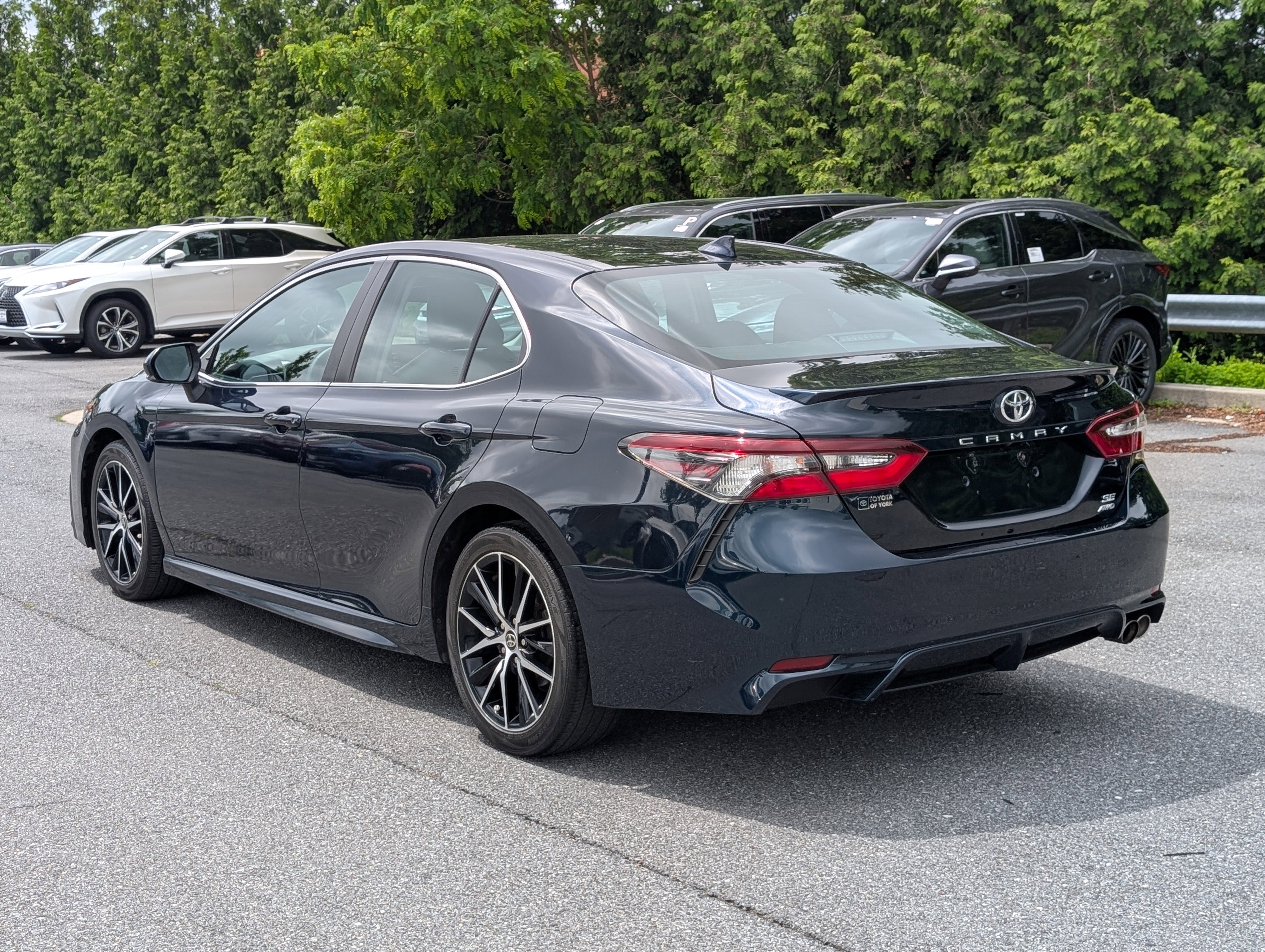 Used 2021 Toyota Camry SE image 6