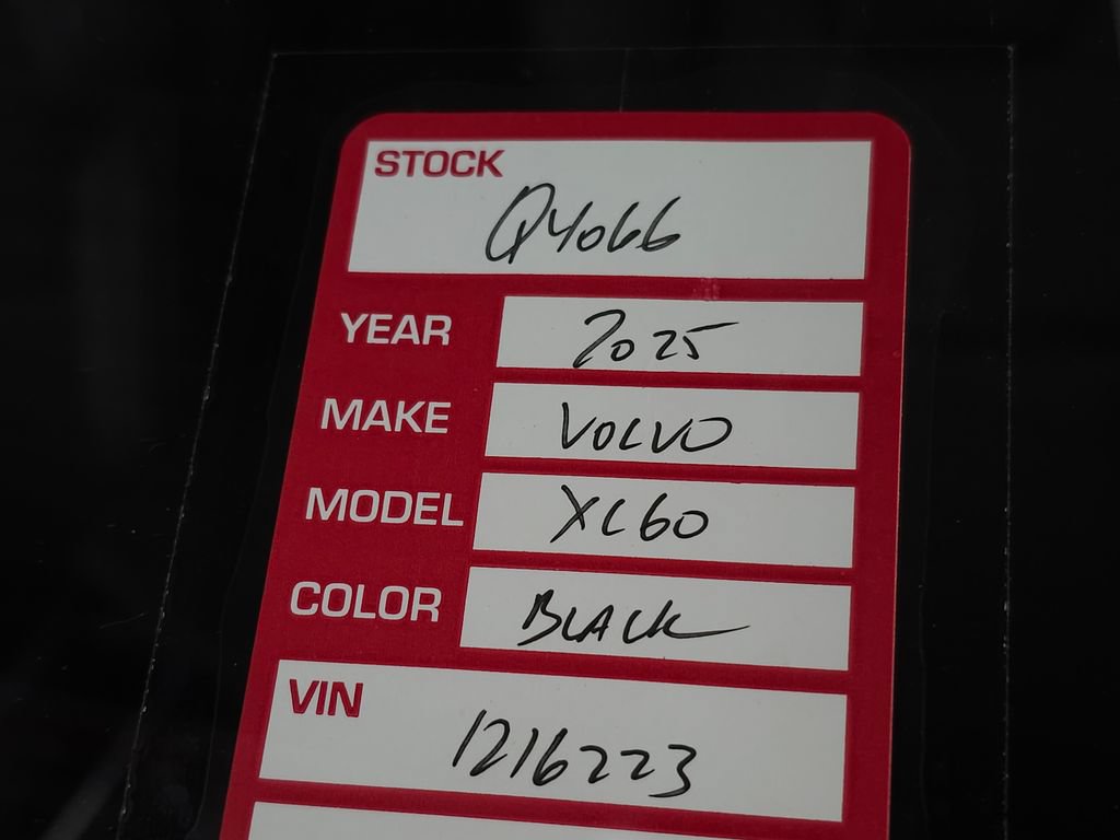 Certified 2025 Volvo XC60 B5 Core AWD/4WD image 35