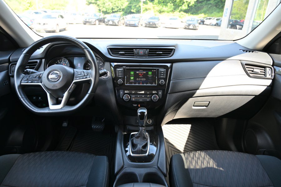 Used 2018 Nissan Rogue SV w/ Premium Package AWD/4WD image 12
