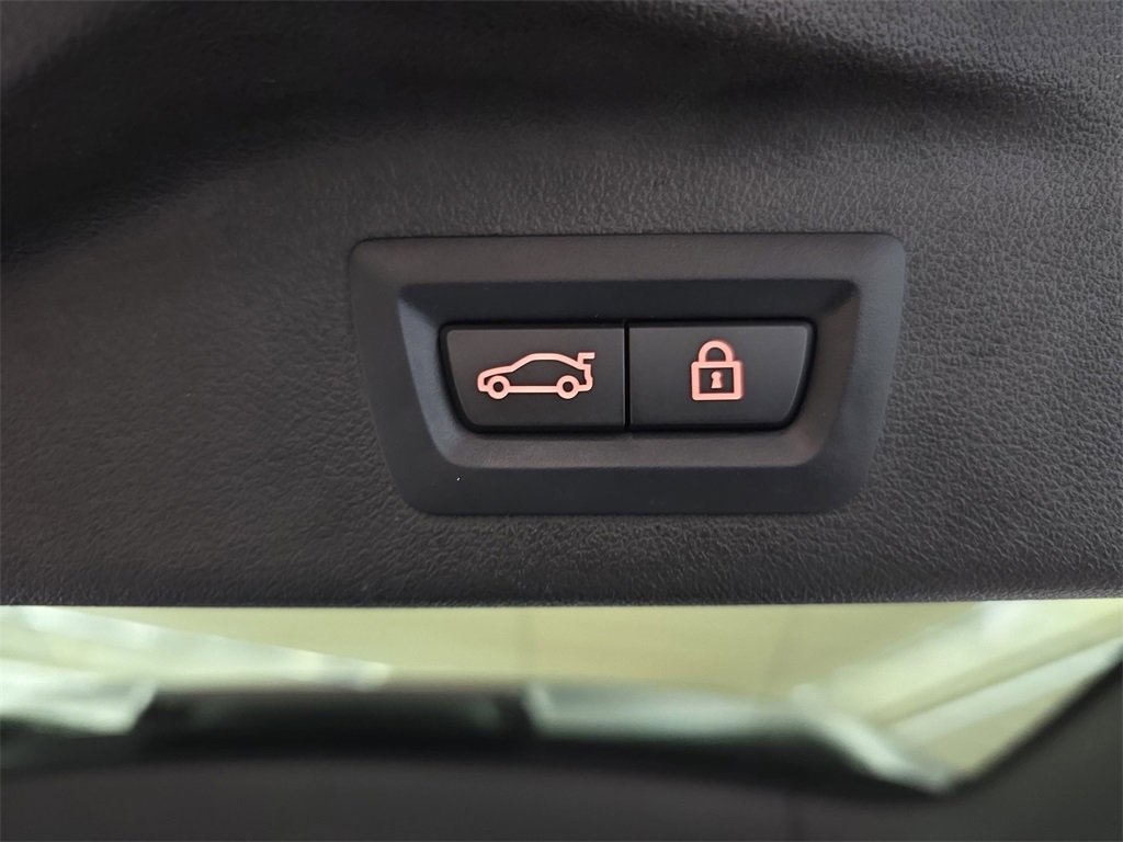 Used 2021 BMW X7 M50i w/ Executive Package image 17