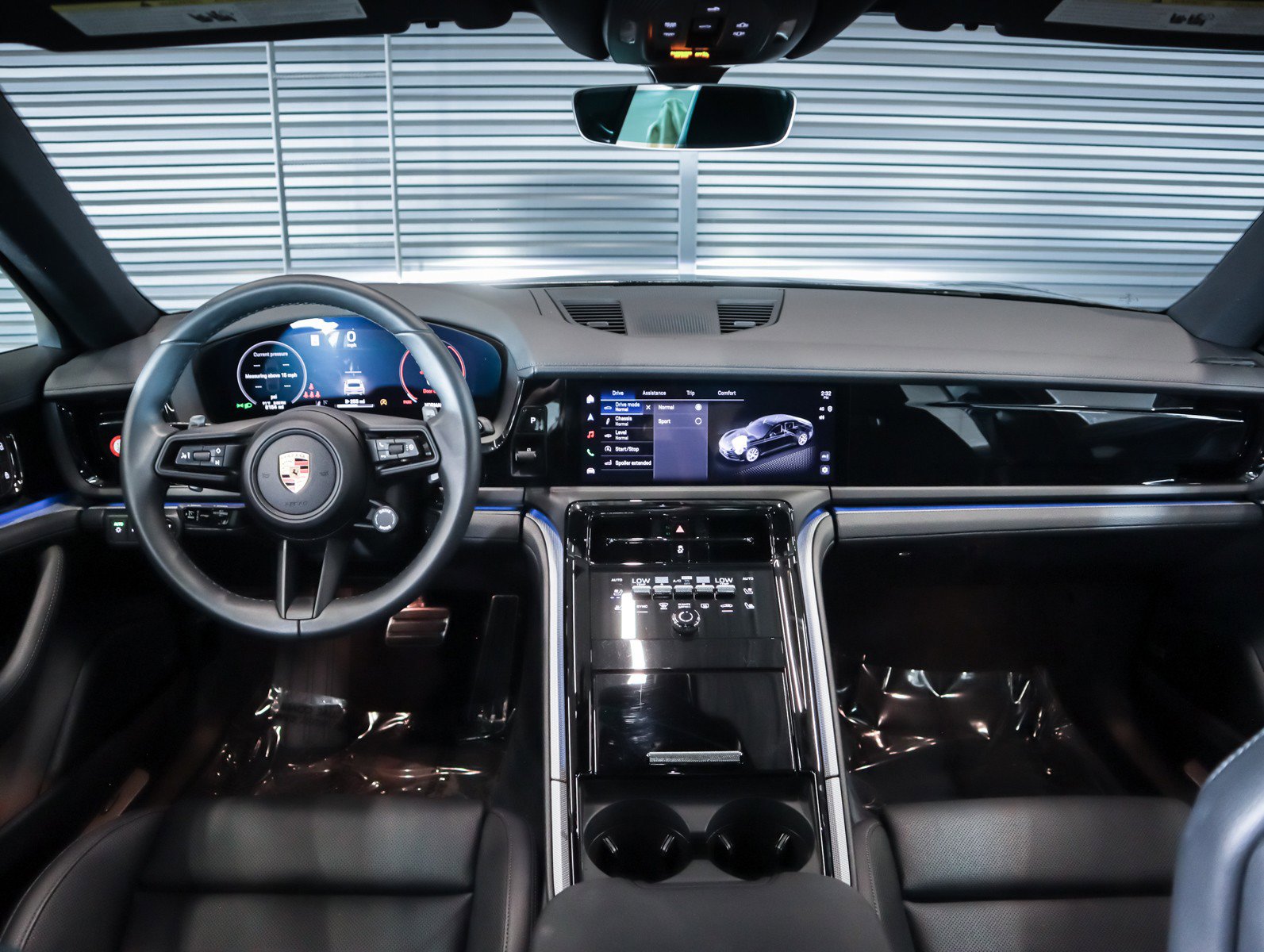 Certified 2025 Porsche Panamera 4 image 12