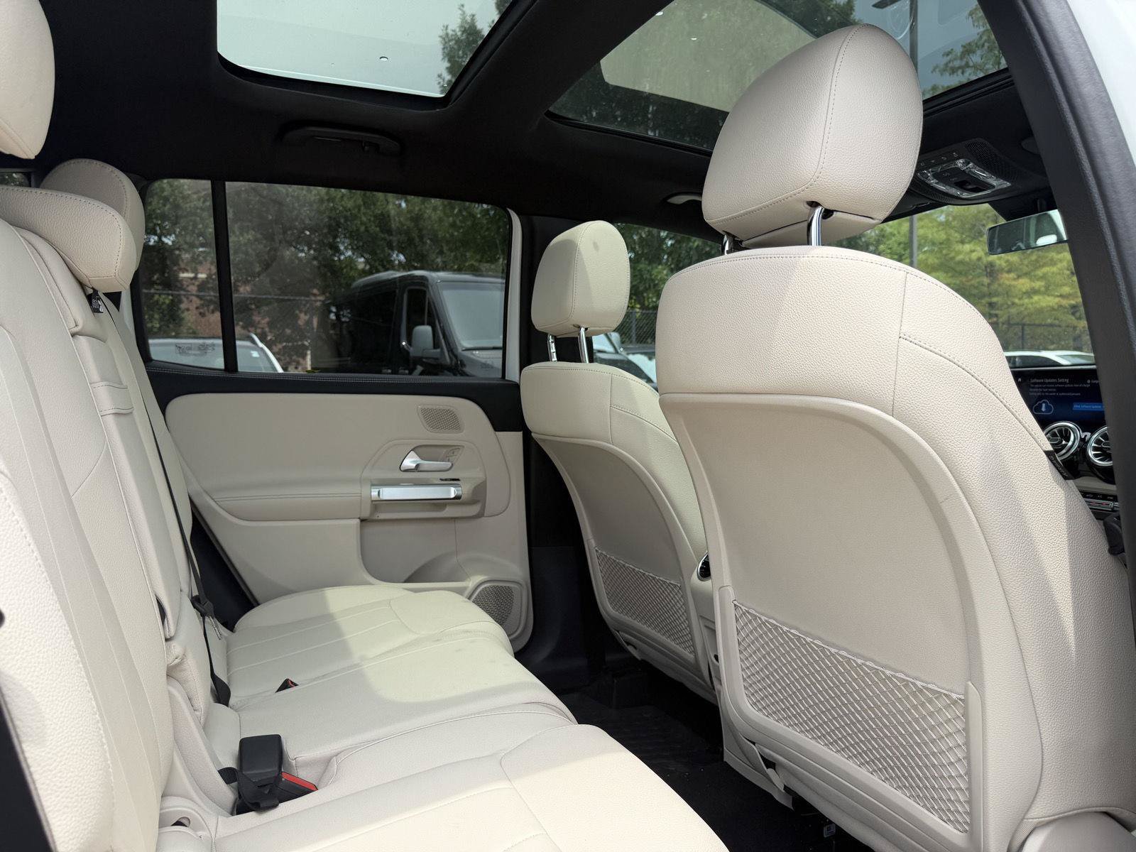 Certified 2024 Mercedes-Benz GLB 250 image 27