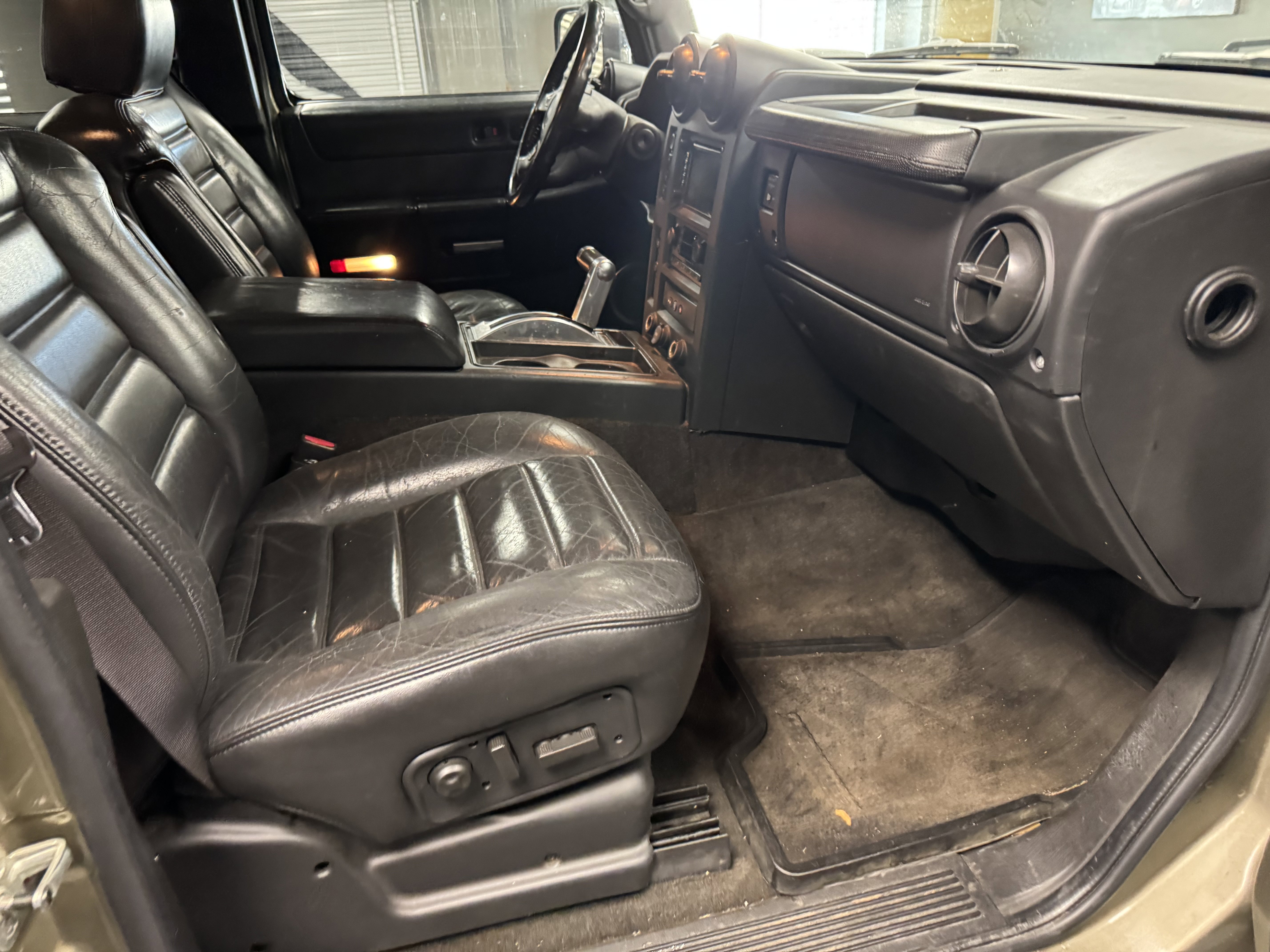 Used 2005 HUMMER H2 SUT w/ Preferred Equipment Group image 11