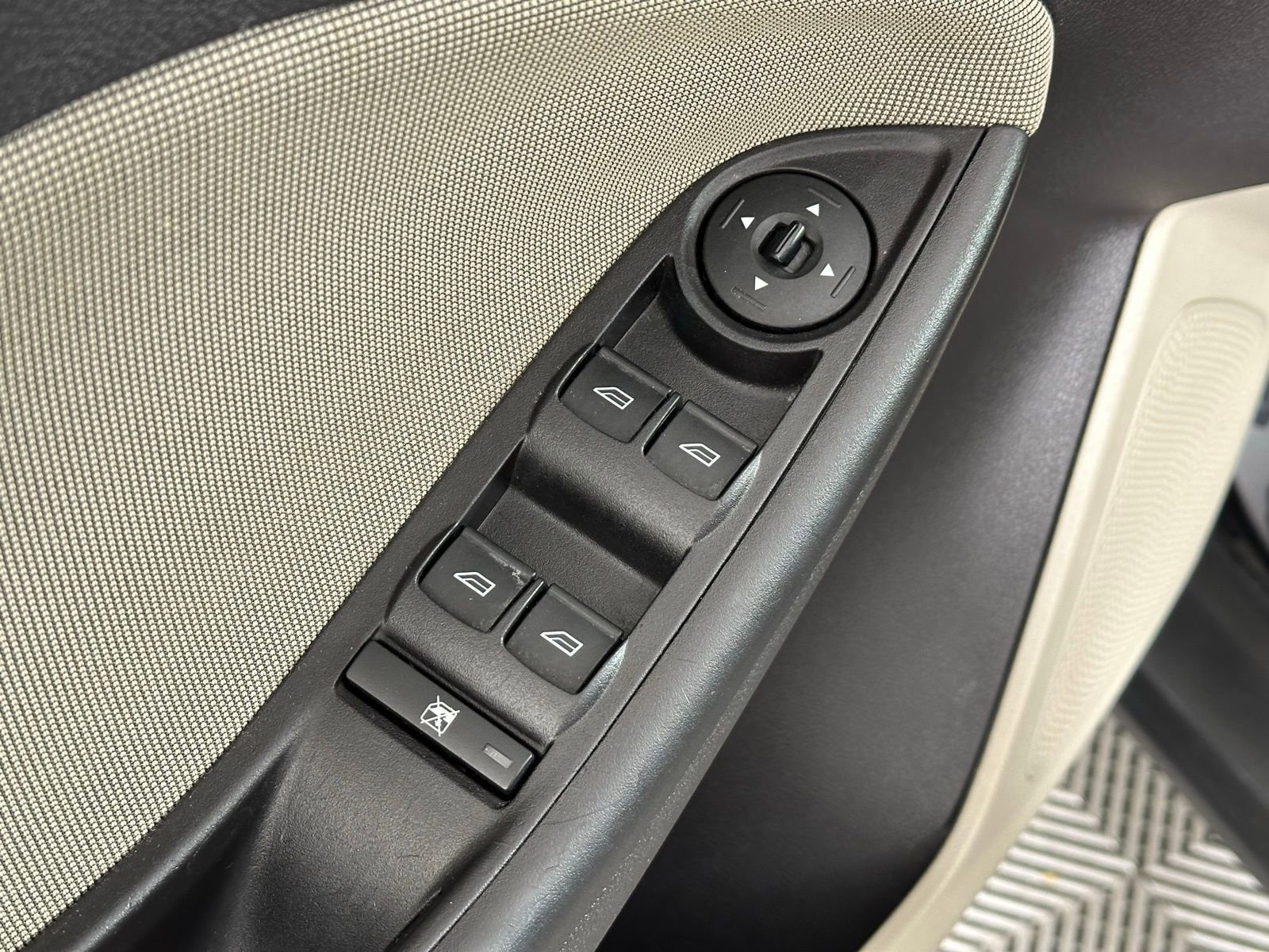 Used 2014 Ford Focus SE image 28