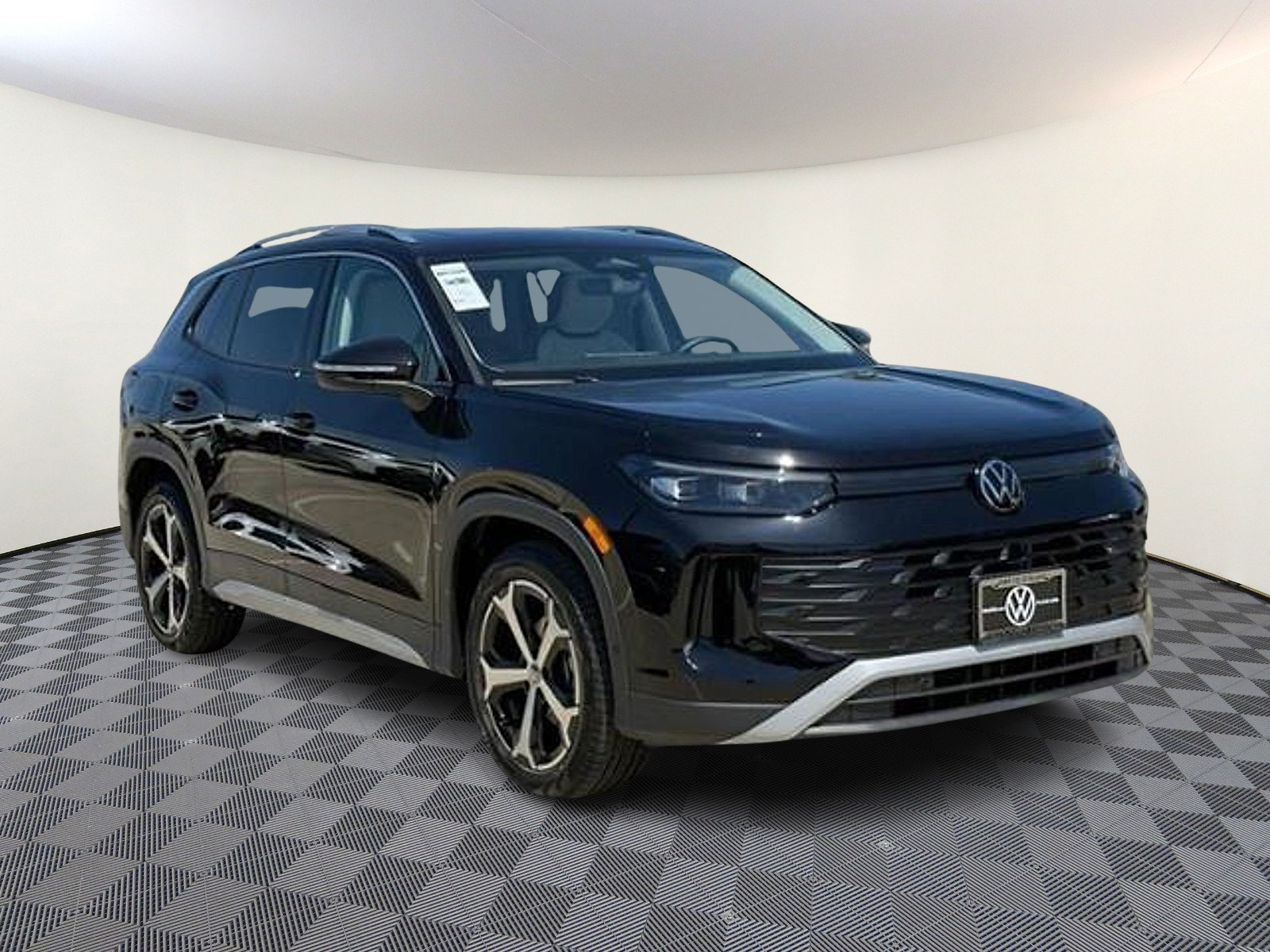 New 2026 Volkswagen Tiguan SE FWD image 1