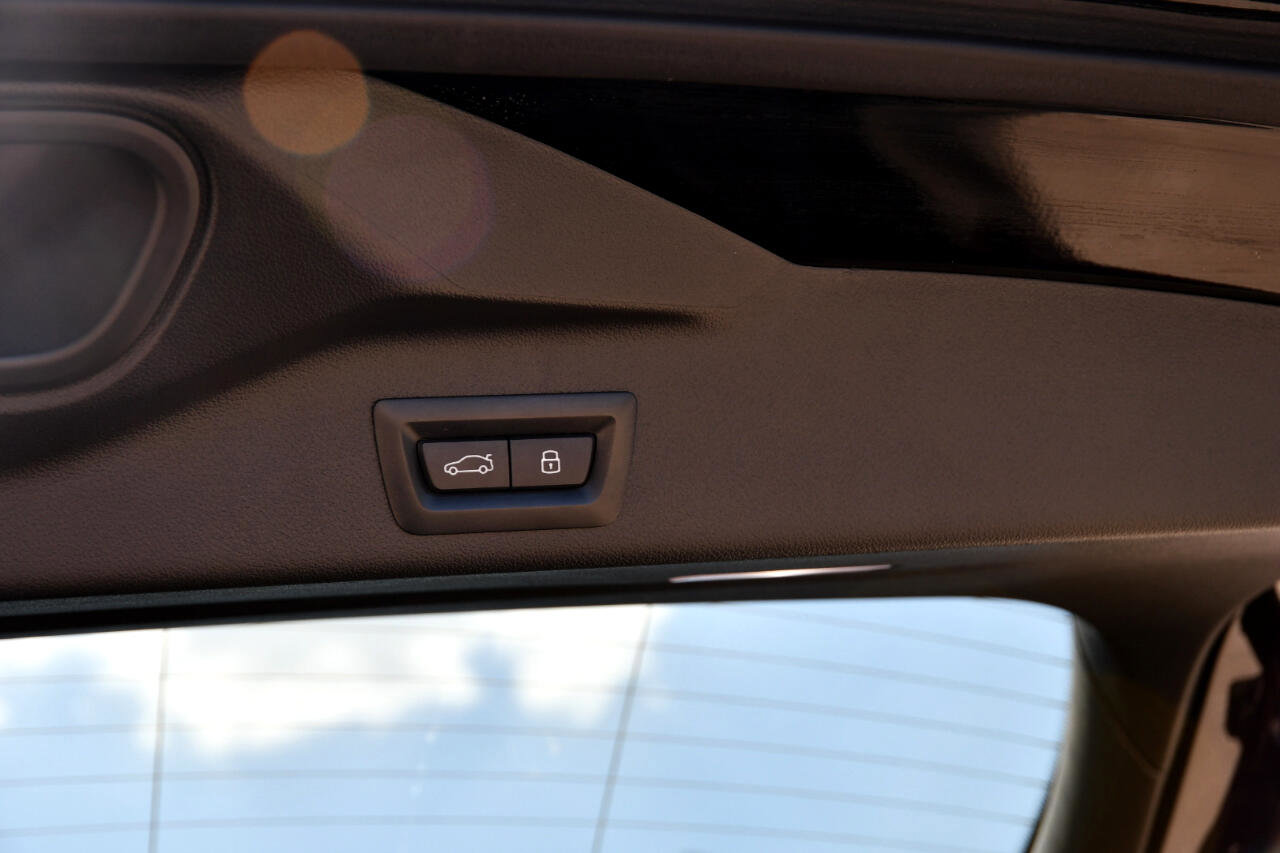 Used 2025 BMW X5 xDrive50e image 8