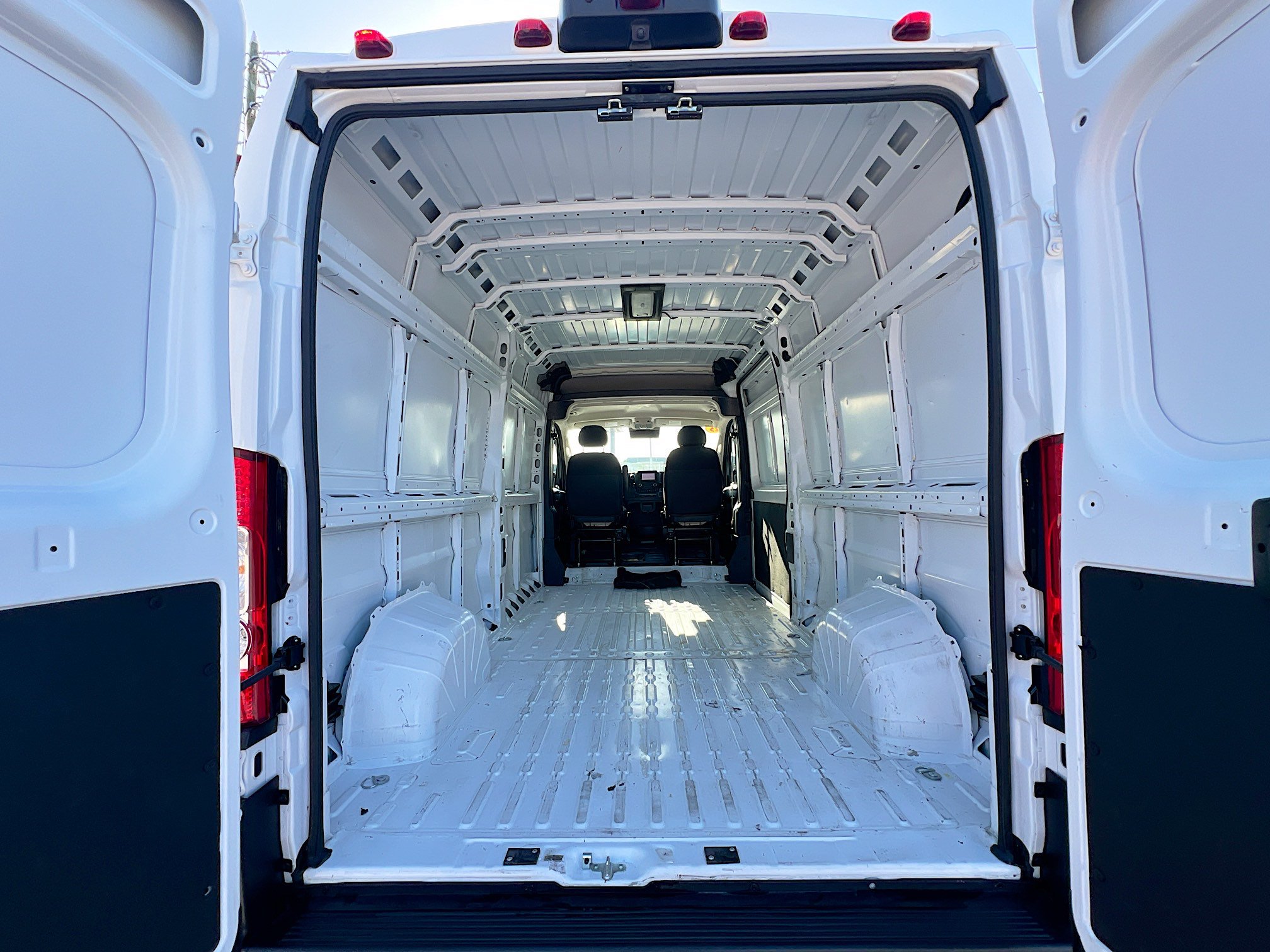 Used 2025 RAM ProMaster 2500 w/ Convenience Group FWD image 33