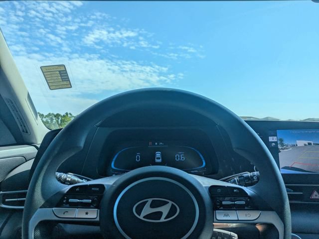 Used 2025 Hyundai Elantra SE FWD image 27