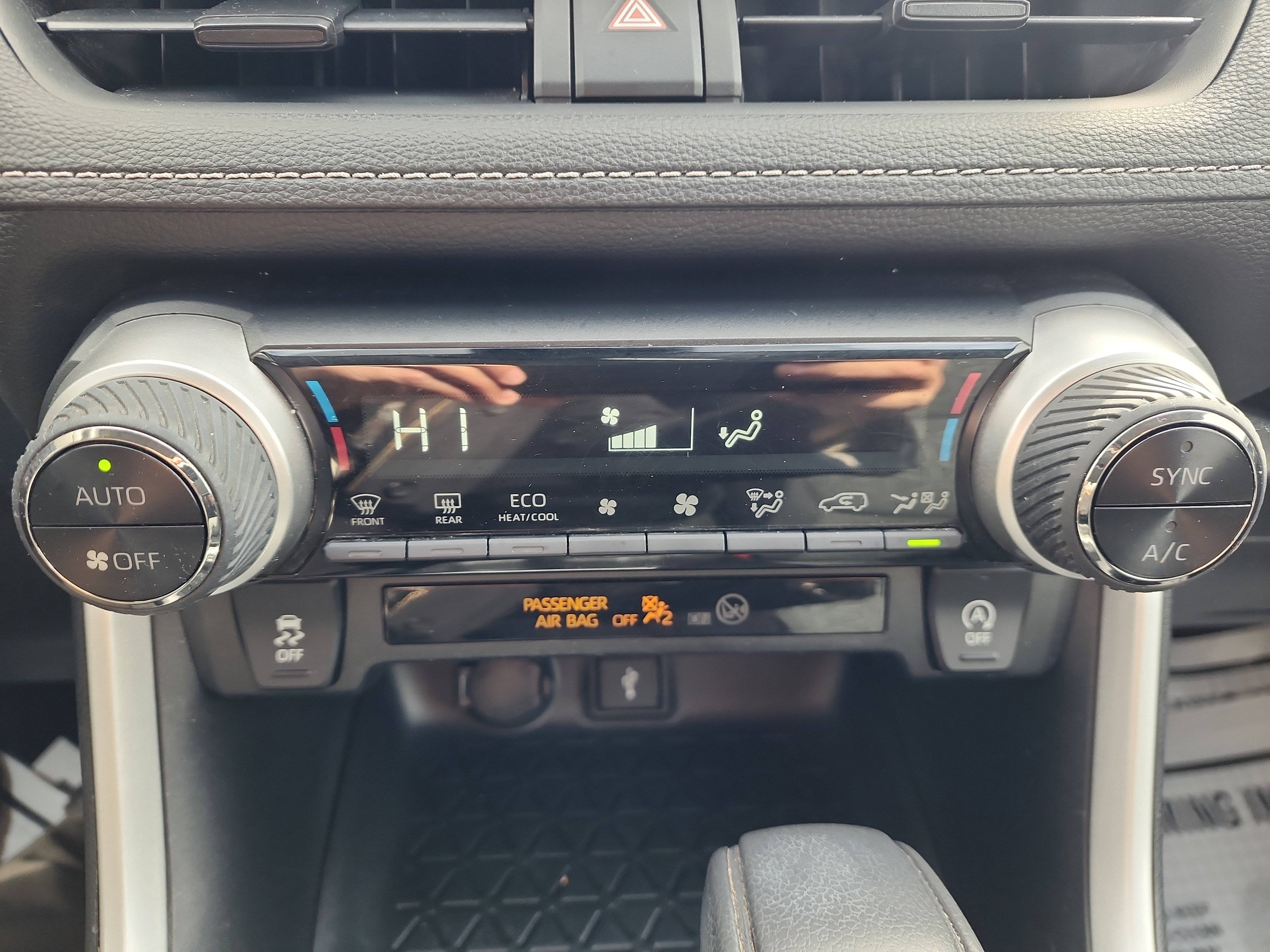 Used 2020 Toyota RAV4 XLE w/ Carpet Mat Package image 15