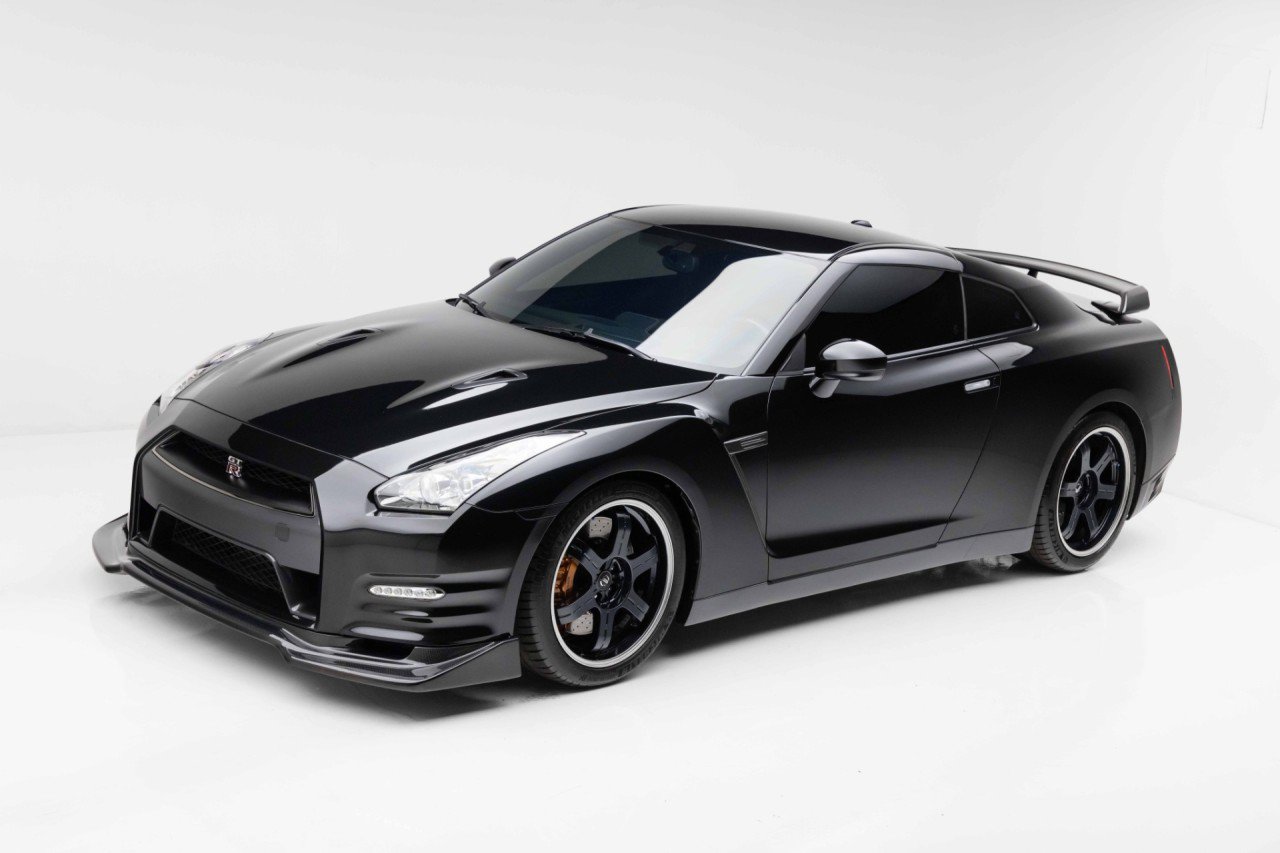 Used 2014 Nissan GT-R Black Edition AWD/4WD image 1