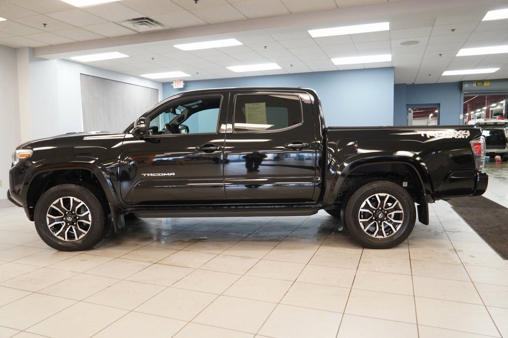 Used 2023 Toyota Tacoma TRD Sport image 2