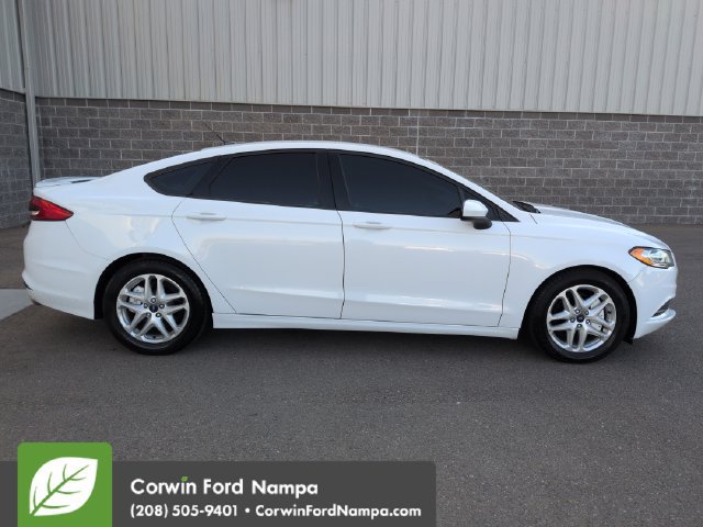 Used 2018 Ford Fusion SE w/ Fusion SE Technology Package FWD image 2
